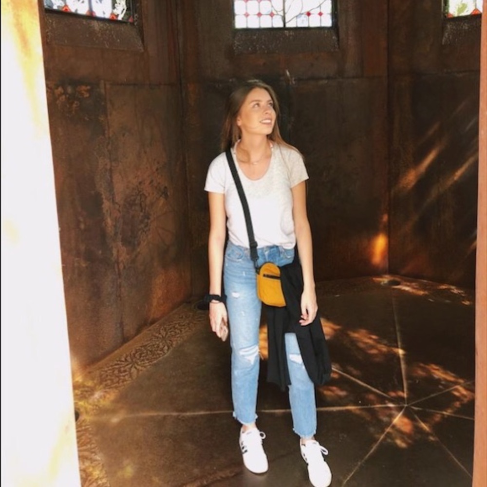 Meet your Posher, Angela